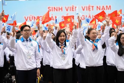 Chị Trần Thị Kiều Anh - nguyên Phó Chủ tịch Hội Sinh viên TP. HCM chia sẻ tại Hội nghị.