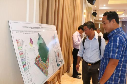 Các đại biểu tham dự hội thảo tìm hiểu về quy hoạch qua sơ đồ. Ảnh: THÀNH HUY
