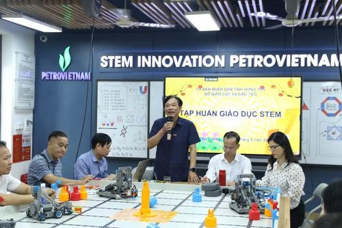Thiếu tướng, GS.TS Nguyễn Lạc Hồng phát biểu. Ảnh: Đinh Chiến
