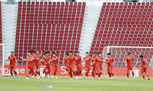 Đây là buổi tập duy nhất của đội sau khi đến Thái Lan để chuẩn bị cho trận chung kết ASEAN Cup 2026. HLV Kim Sang-sik cho các cầu thủ vận động nhẹ nhằm hồi phục sức khoẻ, duy trì cảm giác bóng.