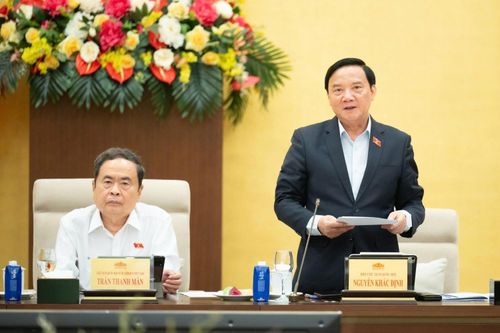 Phó Chủ tịch Quốc hội Nguyễn Khắc Định kết luận phiên họp.