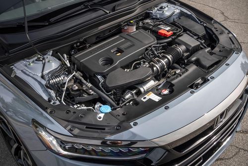 Động cơ 2.0L 4 xi-lanh đang là cầu hình phổ biến nhất trong các dòng xe hiện nay. Ảnh: Car And Driver