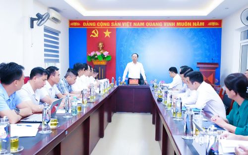 Đồng chí Bùi Thanh An - Ủy viên Ban Thường vụ Tỉnh ủy, Phó Chủ tịch Thường trực UBND tỉnh chủ trì cuộc làm việc. Ảnh: Mai Hoa