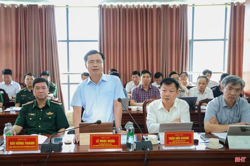 Giám đốc Sở NN&MT Hà Tĩnh Lê Ngọc Huấn báo cáo một số nội dung về công tác chống khai thác IUU.