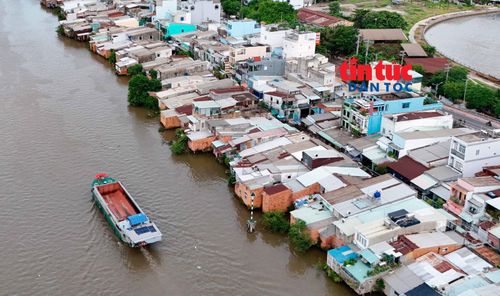 Theo nhiều người dân, việc cải tạo, làm mới lại khu vực bờ Nam kênh Đôi là hết sức cần thiết, giúp môi trường được sạch đẹp hơn, người dân có cuộc sống tốt hơn.