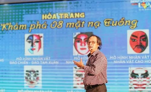 Tác giả Đoàn Thanh Tâm giới thiệu về nghệ thuật tuồng với học sinh Trường THPT FPT Quy Nhơn