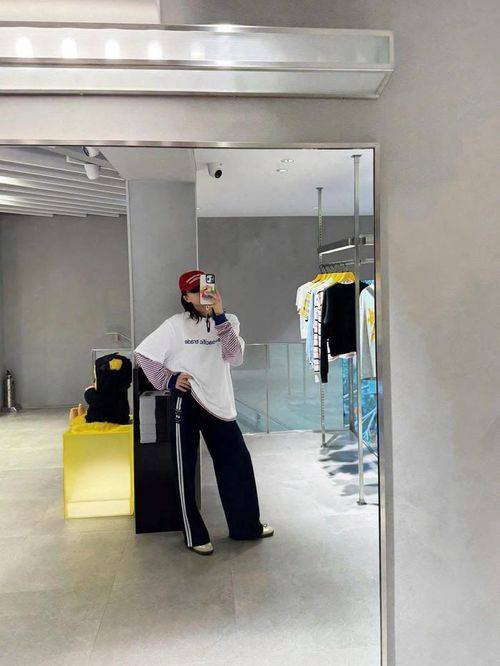 Không váy áo điệu đà hay những bộ cánh nữ tính quen thuộc, Diệu Nhi lựa chọn cách phối đồ trẻ trung, cá tính và có phần lạ mắt. Ảnh: FBNV