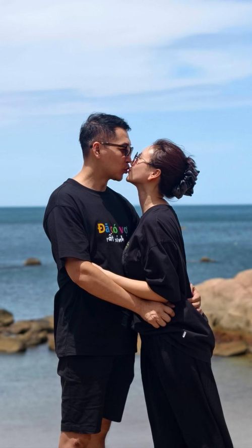 Sau những thăng trầm trong chuyện tình cảm, Hương Giang hiện có cuộc sống hạnh phúc bên ông xã doanh nhân hơn cô 11 tuổi. Ảnh: FBNV