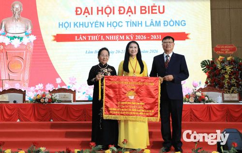 Hội Khuyến học tỉnh Lâm Đồng vinh dự nhận cờ thi đua với thành tích xuất sắc trong phong trào khuyến học, khuyến tài, xây dựng xã hội học tập.