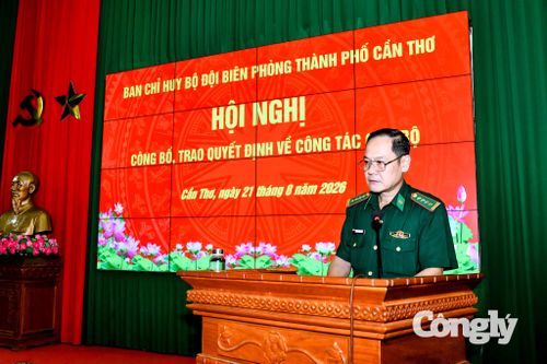 Đại tá Huỳnh Thanh Hùng, Chính ủy BĐBP thành phố phát biểu chỉ đạo tại hội nghị.