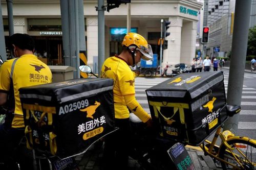 Cuộc chiến giao hàng là câu chuyện quen thuộc của các nền tảng công nghệ Trung Quốc. Ảnh: South China Morning Post