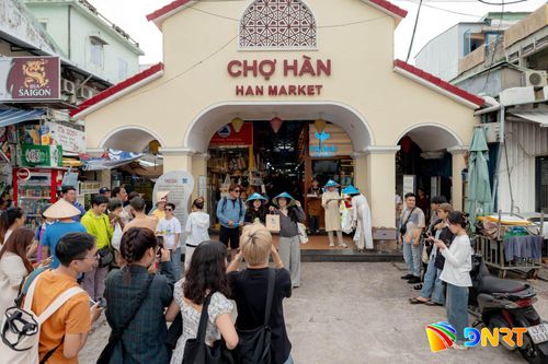 Bộ tiêu chí văn hóa du lịch Đà Nẵng góp phần lan tỏa tinh thần “Đà Nẵng SMILE” - văn minh, thân thiện, chuyên nghiệp và tôn trọng du khách. Ảnh: XUÂN DŨNG