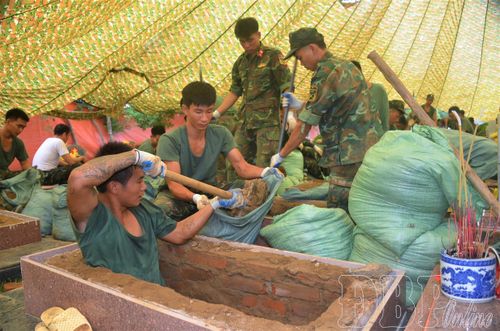 Mỗi ngôi mộ có chiều sâu trung bình 1,2 - 1,5m, nhiều ngôi sâu đến 2m.