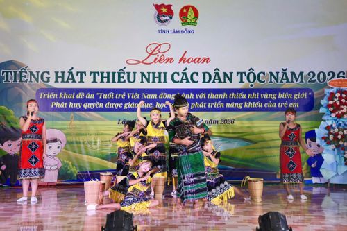 Các em thiếu nhi tự tin thể hiện những tiết mục được dàn dựng công phu