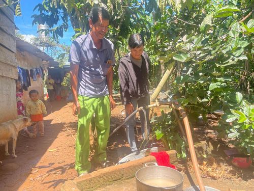 Điều kiện sinh hoạt khó khăn của người dân xã Quảng Sơn khiến việc làm vệ sinh, xử lý nước thải chưa được quan tâm đúng mức