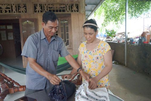 Chị B’rong Thị Sâm ở thôn La Ngà cho biết, nhờ sự chỉ bảo của ông B’rong Tẻm mà kinh tế gia đình khá hơn