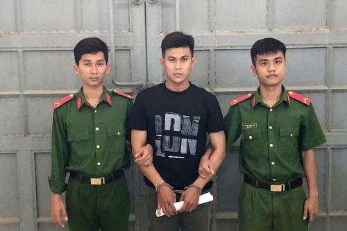 Đối tượng Phan Văn Phước được đưa đến trại tạm giam