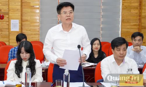 Đại diện lãnh đạo UBND phường Ba Đồn báo cáo tại buổi làm việc - Ảnh: N.H