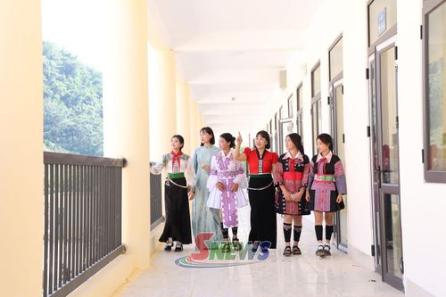 Nhà lớp học Trường Phổ thông nội trú Tiểu học và THCS Yên Sơn được xây dựng khang trang.