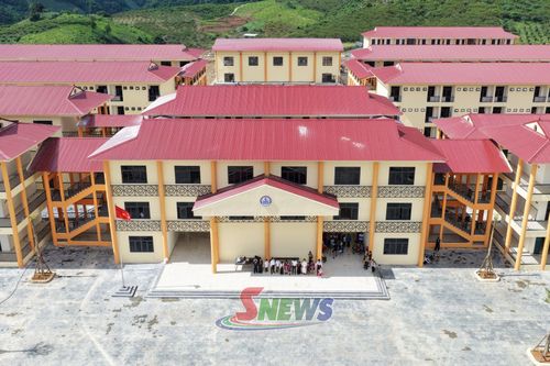 Trường phổ thông nội trú Tiểu học và THCS Lóng Phiêng.
