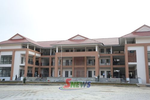 Trường Phổ thông nội trú Tiểu học - THCS Chiềng Khương hoàn thiện các hạng mục chuẩn bị cho năm học mới. Ảnh: PV