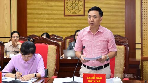 Lãnh đạo Sở Y tế phát biểu tại hội nghị.