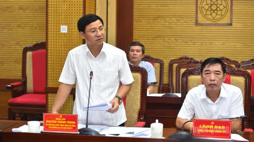 Đồng chí Nguyễn Thành Trung, Phó Trưởng ban Tổ chức Tỉnh ủy phát biểu tại hội nghị.