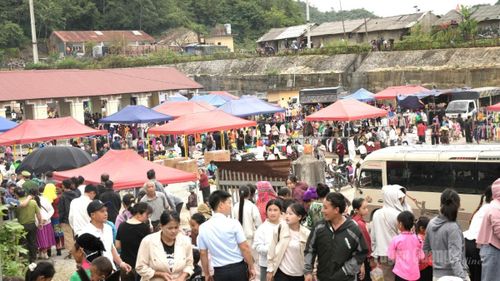 Khai trương chợ Mỏ Phàng góp phần thúc đẩy kinh tế biên mậu.