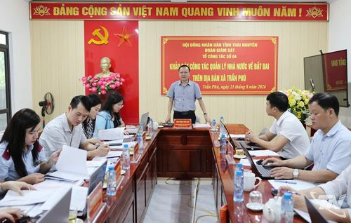 Đoàn giám sát do đồng chí Đồng Văn Lưu, Phó Chủ tịch HĐND tỉnh, làm Trưởng đoàn làm việc tại xã Trần Phú.