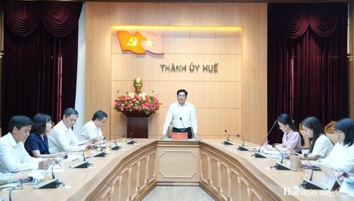 Đồng chí Nguyễn Chí Tài, Phó Bí thư Thành ủy, Chủ tịch Ủy ban MTTQ Việt Nam thành phố Huế phát biểu tại buổi làm việc