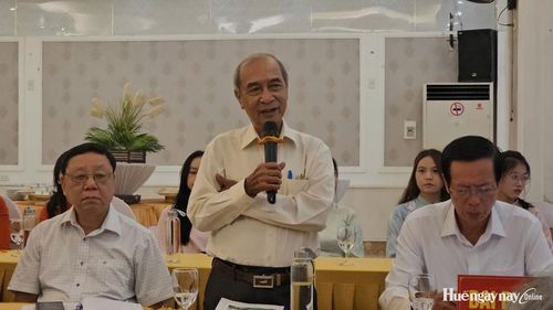  Nhà nghiên cứu Nguyễn Xuân Hoa đưa ra nhiều ý kiến để bảo tồn Tháp Phú Diên tại hội nghị.