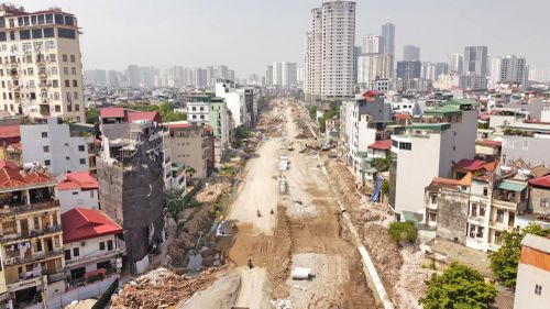 Hà Nội đang triển khai 1.400 dự án hạ tầng, phát sinh đến 3.400 tấn chất thải rắn xây dựng mỗi ngày.