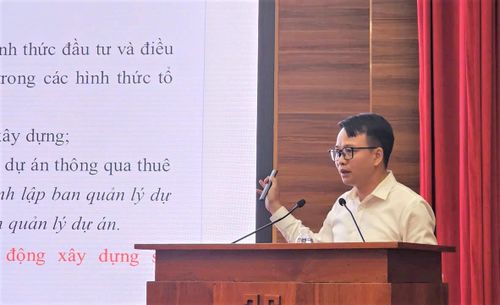 Ông Bùi Văn Dưỡng, Phó cục trưởng Cục Kinh tế - Quản lý đầu tư xây dựng giới thiệu về Luật Xây dựng 2025.
