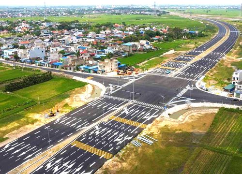 Tuyến đường Nam Định - Lạc Quần - Đường bộ ven biển có chiều dài gần 25km, bao gồm 8 làn xe.