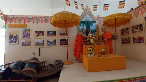Không gian giới thiệu những nét văn hóa đặc sắc của đồng bào Khmer Nam Bộ. Ảnh: Tường Quang
