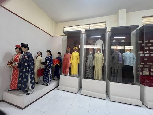Không gian giới thiệu những nét đặc trưng trong đời sống và văn hóa của cộng đồng người Kinh. Ảnh: Tường Quang