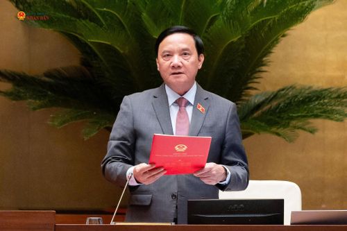 Phó Chủ tịch Quốc hội Nguyễn Khắc Định điều hành phiên thảo luận tại Hội trường về định hướng chính sách sửa đổi Luật Nhà ở năm 2023
