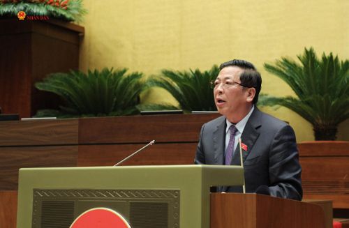 Bộ trưởng Bộ Xây dựng Trần Hồng Minh phát biểu giải trình, làm rõ một số vấn đề đại biểu Quốc hội nêu