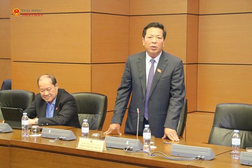 Bộ trưởng Bộ Xây dựng Trần Hồng Minh, ĐBQH tỉnh Cao Bằng phát biểu. Ảnh: Đắc Trường