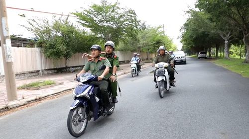 Công an xã phối hợp với tổ tự quản tuần tra đảm bảo an ninh trật tự trong khu công nghiệp