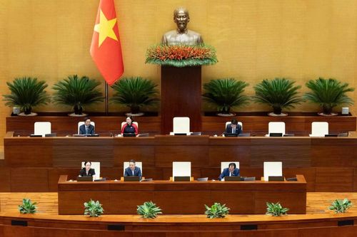 Các đồng chí lãnh đạo Quốc hội tại phiên họp.