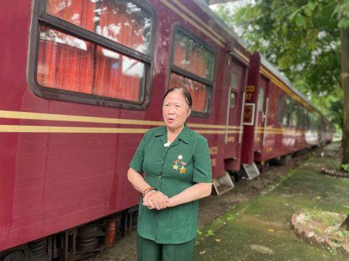 Bác Nguyễn Thị Hồng Chiến-Cựu thanh niên xung phong.