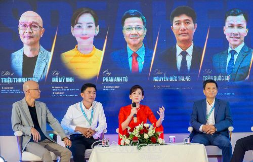Bà Mã Mỹ Anh, Giám đốc Công ty TNHH Dược phẩm Mỹ Anh, Phó Chủ tịch Hiệp hội Doanh nghiệp tỉnh Cà Mau, chia sẻ tại Toạ đàm “Thực chiến trong quản trị kinh doanh”.