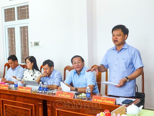 Đồng chí Tô Hoài Phương, Giám đốc Sở Nông nghiệp và Môi trường tỉnh, cho biết từ tuần sau, công chức của Sở sẽ về phối hợp, hỗ trợ xã Tân Thuận giải quyết các vấn đề về quản lý, xử lý đất công, đất Nhà nước quản lý và đất rừng.