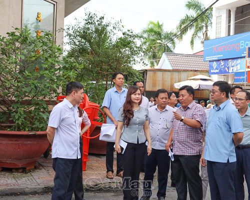 Bà Nguyễn Thị Tú Thanh, Phó Vụ trưởng Vụ Chính quyền địa phương, Bộ Nội vụ cùng Đo