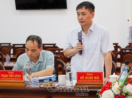 Ông Đỗ Xuân Hải, Chuyên viên chính, Vụ Chính quyền địa phương, Bộ Nội vụ, phát biểu tại buổi làm việc.