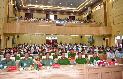 Đông đảo đại biểu và vận động viên tham gia hội thi.