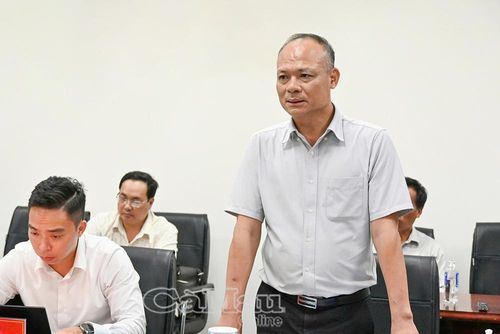 Đồng chí Phạm Tiến Dũng, Giám đốc Trung tâm Biên giới và Địa giới, Bộ Nông nghiệp và Môi trường, chỉ ra một số vướng mắc trong quá trình xây dựng Đề án; đề nghị các địa phương tiếp tục rà soát, thống nhất số liệu, phương pháp xác định tiêu chí và cách thể hiện hồ sơ, bảo đảm đồng bộ, chặt chẽ trước khi hoàn thiện Đề án.