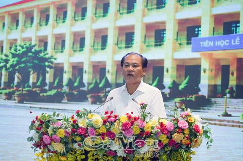 Ông Nguyễn Chí Công, Phó Giám đốc Sở Văn hoá, Thể thao và Du lịch tỉnh Cà Mau phát biểu tại lễ khai mạc hội thi.