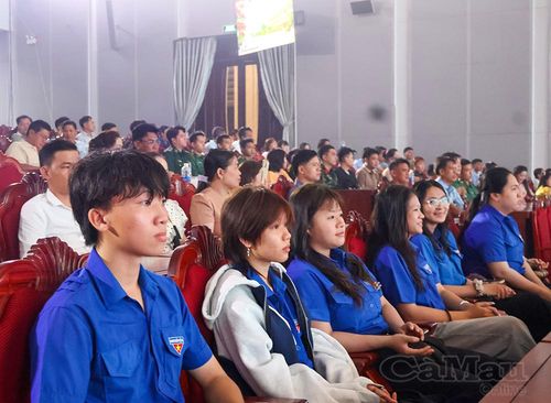 Đông đảo học sinh, sinh viên đến dự Hội thi Đờn ca tài tử học sinh tỉnh Cà Mau hè năm 2026.